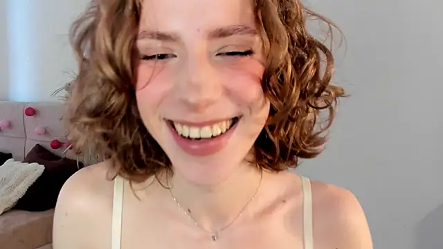 Snapshot of imogensy chatting on 06.11.26 imogensy online show from 06.11.26