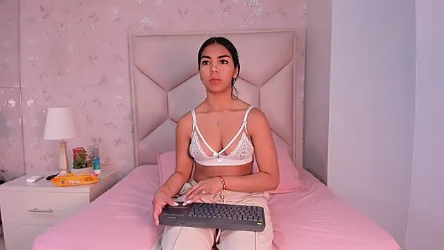 Nasly Moore online show from 07.06.26