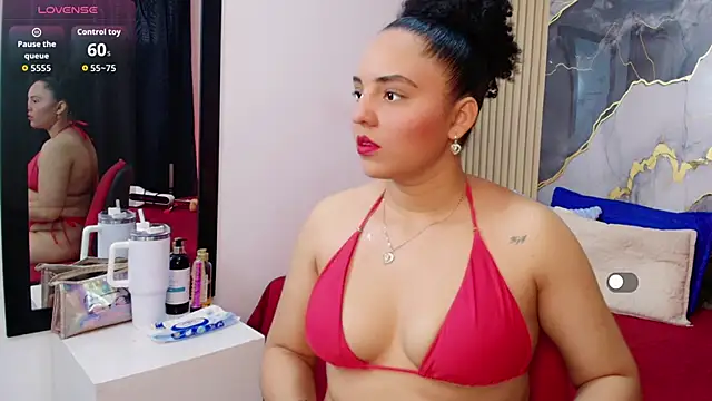 Snapshot of Sol__Latina chatting on 05.26.26 Sol Latina online show from 05.26.26