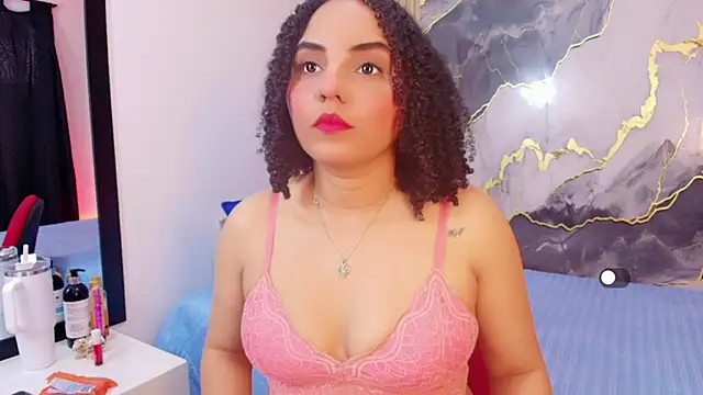 Snapshot of Sol__Latina chatting on 05.29.26 Sol Latina online show from 05.29.26