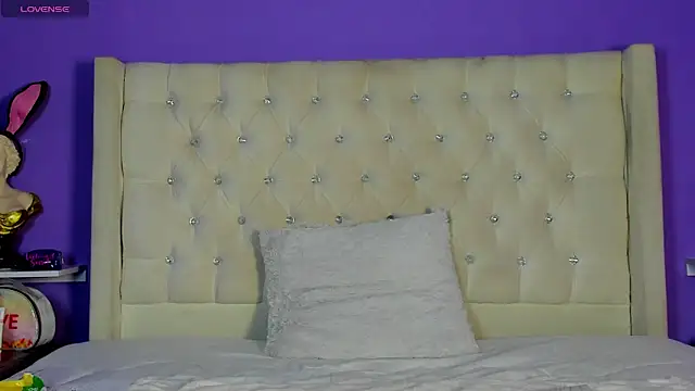 Snapshot of candy_queens_ chatting on 05.14.26 candy queens online show from 05.14.26