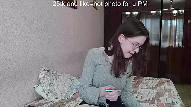 Snapshot of SeXLenaX chatting on 05.28.26 SeXLenaX online show from 05.28.26