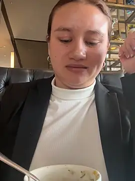 Snapshot of Sami_ferrer chatting on 05.16.26 Sami ferrer online show from 05.16.26
