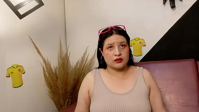 Snapshot of Laura__Castillo_ chatting on 07.01.26 Laura Castillo online show from 07.01.26