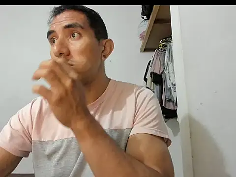 Snapshot of aquiles04 chatting on 05.22.26 aquiles04 online show from 05.22.26