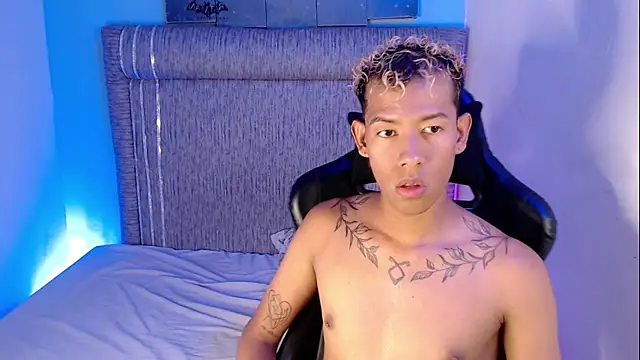 Snapshot of Taylerr_18 chatting on 05.18.26 Taylerr 18 online show from 05.18.26