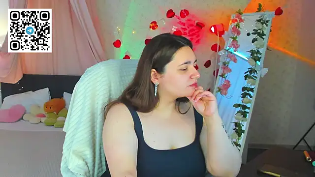 Snapshot of Ayleen_Gece chatting on 05.27.26 Ayleen Gece online show from 05.27.26