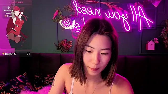Snapshot of Runi_Asian chatting on 06.20.26 Runi Asian online show from 06.20.26