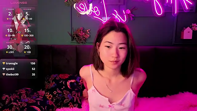 Snapshot of Runi_Asian chatting on 06.22.26 Runi Asian online show from 06.22.26