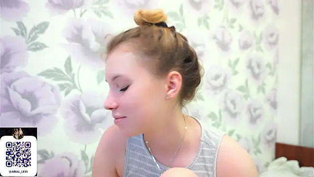 Snapshot of Sairallyn chatting on 07.13.26 Sairallyn online show from 07.13.26
