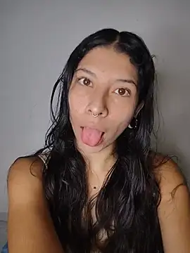 MelanyMo on online show from 05.25.26