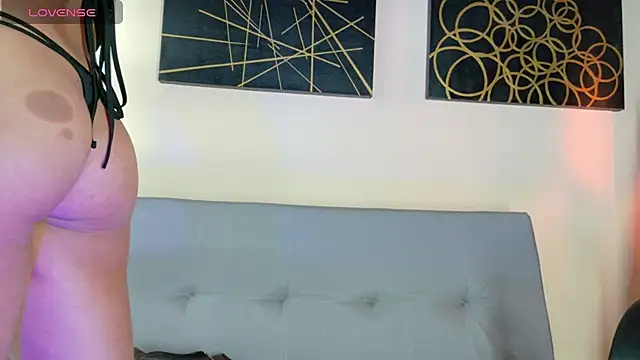 Snapshot of Sofi_Williams2 chatting on 05.23.26 Sofi Williams2 online show from 05.23.26