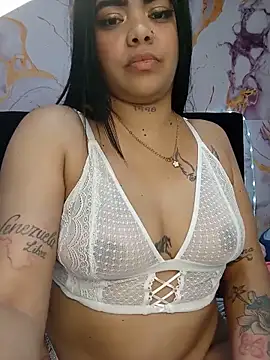 Snapshot of luxuryluna chatting on 05.15.26 luxuryluna online show from 05.15.26