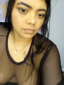 Snapshot of luxuryluna chatting on 05.18.26 luxuryluna online show from 05.18.26