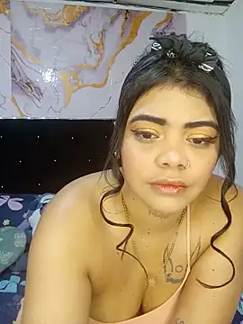 Snapshot of luxuryluna chatting on 05.18.26 luxuryluna online show from 05.18.26