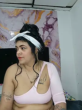 Snapshot of luxuryluna chatting on 05.22.26 luxuryluna online show from 05.22.26