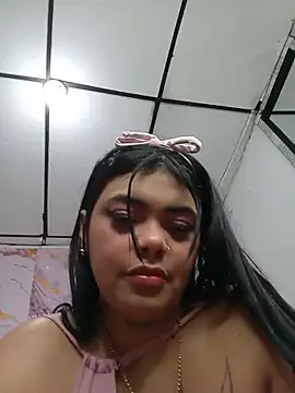 Snapshot of luxuryluna chatting on 05.29.26 luxuryluna online show from 05.29.26