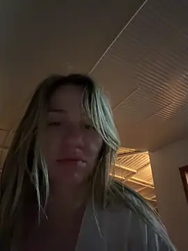 Snapshot of AnnaMist_ chatting on 06.20.26 AnnaMist online show from 06.20.26