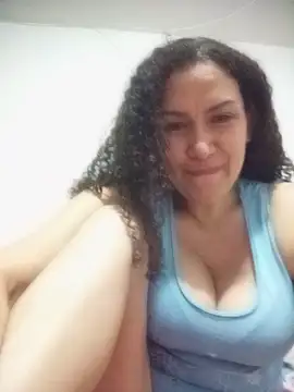 Snapshot of paulett15 chatting on 05.15.26 paulett15 online show from 05.15.26