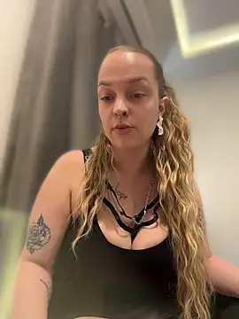 Snapshot of WaitingLucia chatting on 05.21.26 WaitingLucia online show from 05.21.26