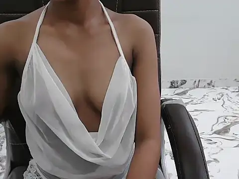 Snapshot of lovelyshaski chatting on 07.18.26 lovelyshaski online show from 07.18.26