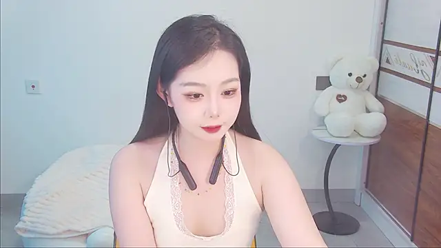 Snapshot of swie111 chatting on 05.18.26 swie111 online show from 05.18.26