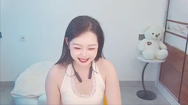 Snapshot of swie111 chatting on 05.18.26 swie111 online show from 05.18.26