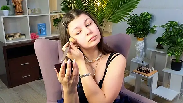 Snapshot of RomanaBackus chatting on 05.19.26 RomanaBackus online show from 05.19.26