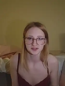 Snapshot of LauraundSteve_ chatting on 05.17.26 LauraundSteve online show from 05.17.26