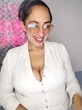 Snapshot of Pamela_sa chatting on 05.27.26 Pamela sa online show from 05.27.26