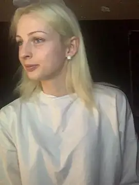 Snapshot of ElsaSnowxox chatting on 05.22.26 ElsaSnowxox online show from 05.22.26