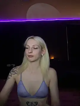 Snapshot of ElsaSnowxox chatting on 05.29.26 ElsaSnowxox online show from 05.29.26