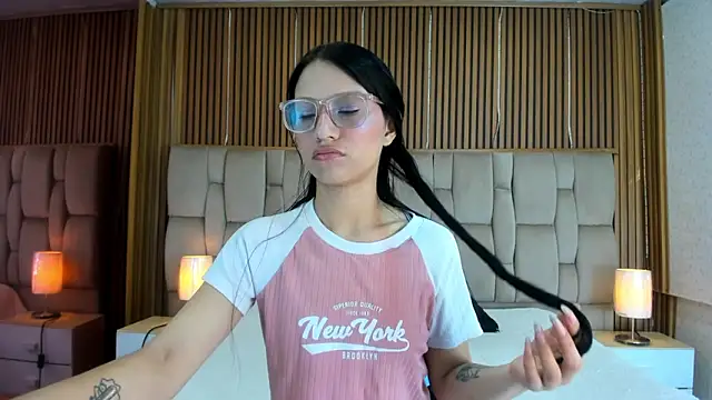 Snapshot of SophiieCalloway1 chatting on 05.23.26 SophiieCalloway1 online show from 05.23.26