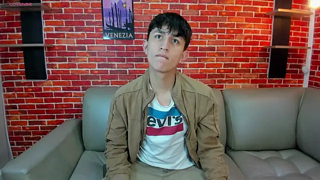Snapshot of Hoot_boyss_ chatting on 05.18.26 Hoot boyss online show from 05.18.26