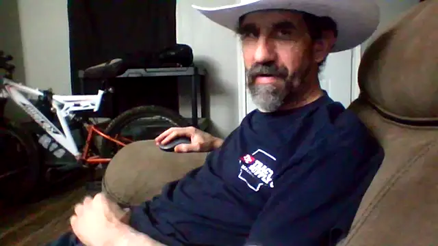 Snapshot of old_Domino chatting on 05.24.26 old Domino online show from 05.24.26