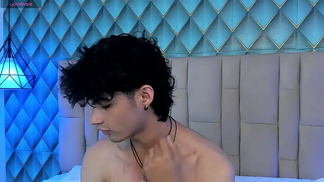 Snapshot of Sofia-Ethan chatting on 05.27.26 Sofia-Ethan online show from 05.27.26