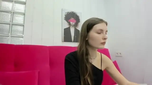 Snapshot of Shyly__Lisa chatting on 06.28.26 Shyly Lisa online show from 06.28.26