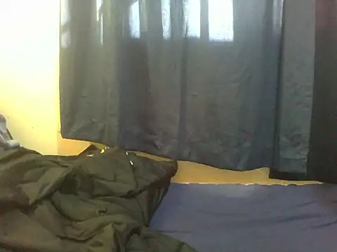 Snapshot of naughty-slender chatting on 06.10.26 naughty-slender online show from 06.10.26