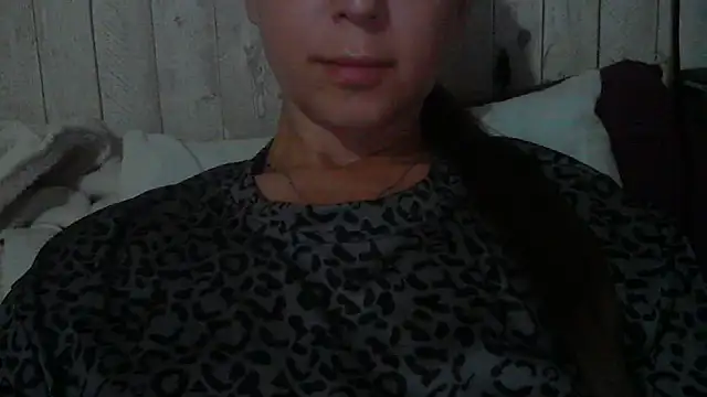 Snapshot of Bella--White chatting on 05.29.26 Bella--White online show from 05.29.26