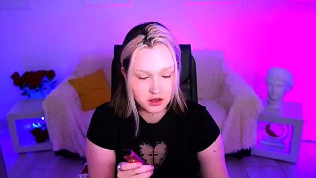 ViolettWoods online show from 07.04.26