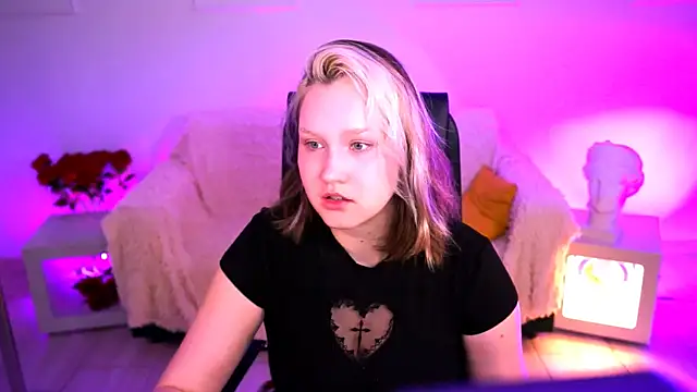 ViolettWoods online show from 07.08.26