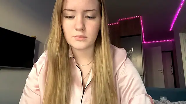 Snapshot of Lisi_Kiss_ chatting on 05.17.26 Lisi Kiss online show from 05.17.26