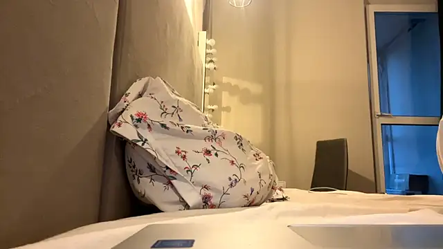 Snapshot of Lisi_Kiss_ chatting on 05.18.26 Lisi Kiss online show from 05.18.26