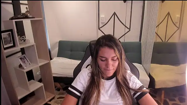 SophieWatson  online show from 07.20.26