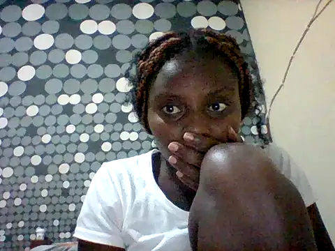Snapshot of liligal chatting on 06.17.26 liligal online show from 06.17.26