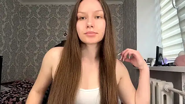 Snapshot of ShaylaChong chatting on 06.18.26 ShaylaChong online show from 06.18.26