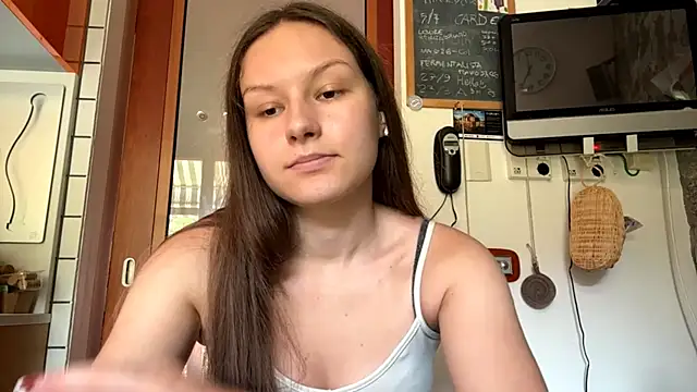 Snapshot of ShaylaChong chatting on 07.14.26 ShaylaChong online show from 07.14.26
