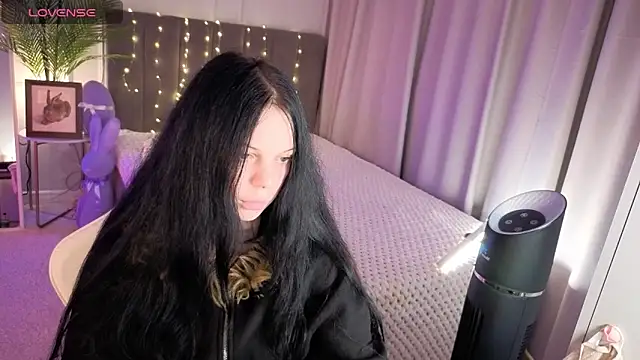Snapshot of Vivi_Vivian chatting on 05.17.26 Vivi Vivian online show from 05.17.26