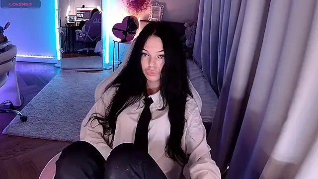 Snapshot of Vivi_Vivian chatting on 05.18.26 Vivi Vivian online show from 05.18.26
