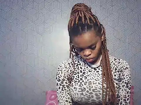 Snapshot of BustieLaura chatting on 06.14.26 BustieLaura online show from 06.14.26